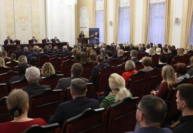 Книга «Наш Президент» поступила в продажу в магазины областных центров